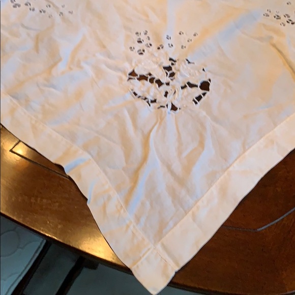 Large tablecloth - Picture 4 of 5